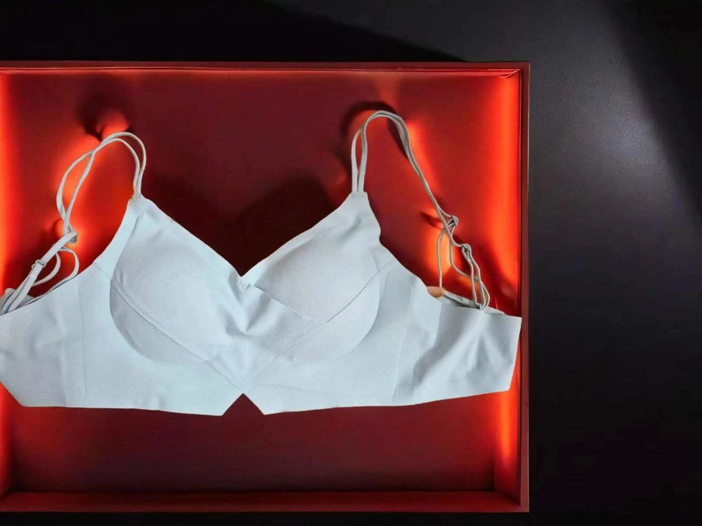 Aquaelle Crimson Curves