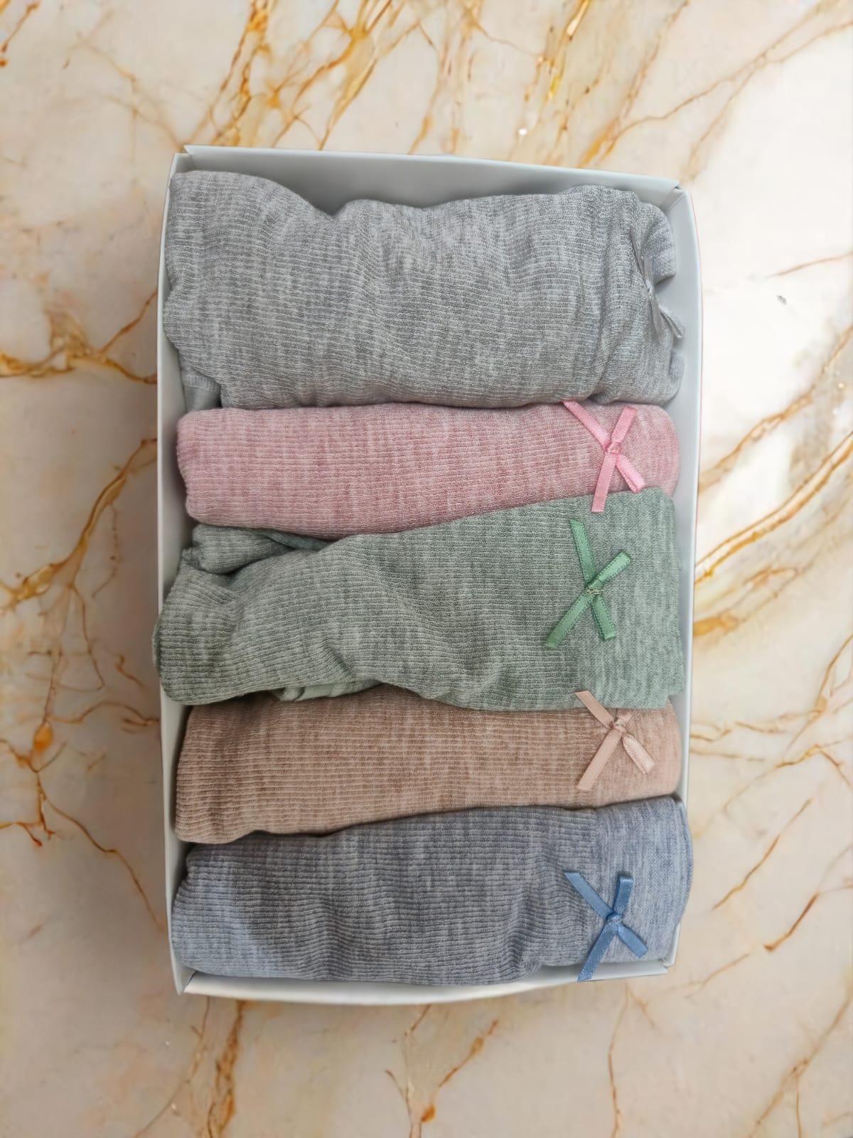 Set of 5 Muji - Velvette Hug Crimson Curves